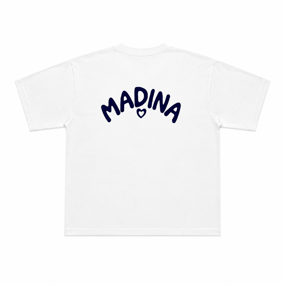 T-shirt Essential Logo blanc posé à plat — dos MADINA et cœur